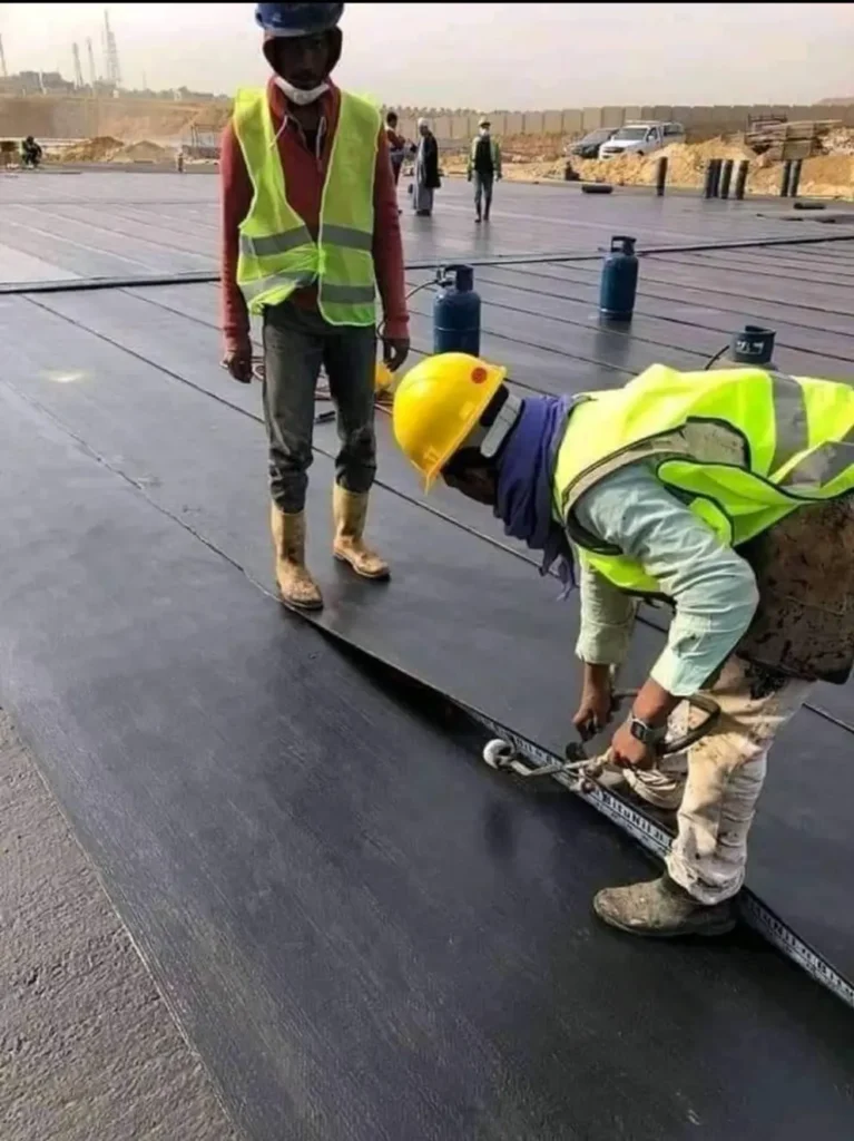 أعمال عزل مائي وحراري بالدمام